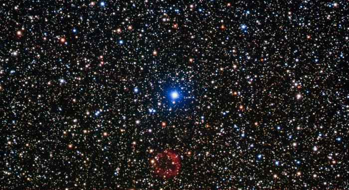 Oggetto di Sakurai nel Sagittario ripreso dal Very Large Telescope dell'ESO, con la debole nebulosa rossa che lo circonda